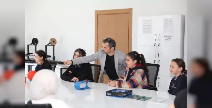 Kocasinan'da gençlere bilim ve teknoloji eğitimi