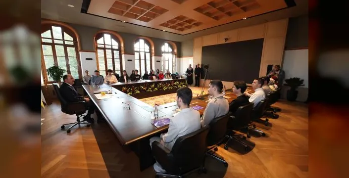Konya'da genç seyyahlar başkanla buluştu