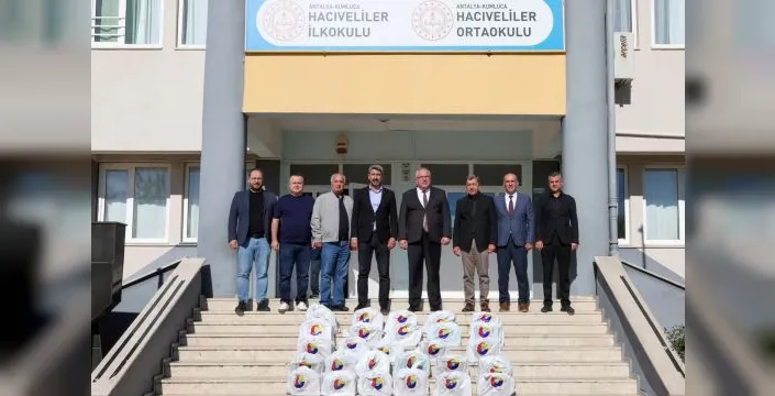 Kumluca'da ihtiyaç sahibi öğrencilere ayakkabı yardımı yapıldı