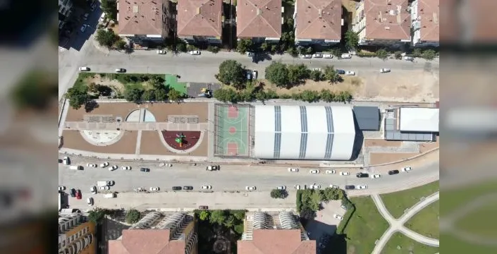 Malatya'da gençlere yönelik spor ve sosyal tesis hizmete girdi