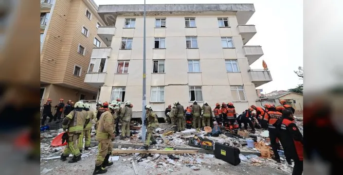 Maltepe'de bina çökmesi sonucu 2 kişi yaşamını yitirdi