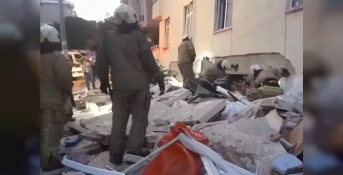 Maltepe'de çöken binada 8 kişi sağ kurtarıldı, arama devam ediyor
