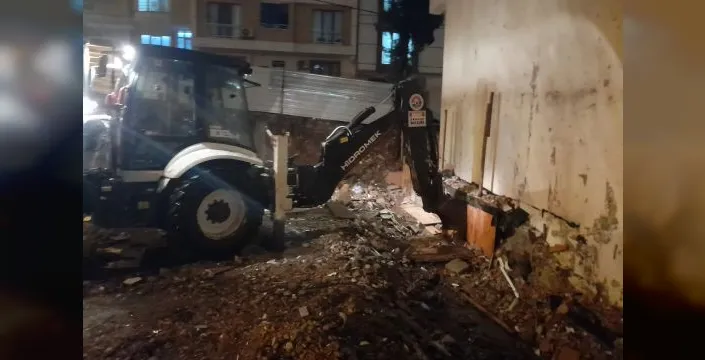 Maltepe'de yağmur sonrası ihbarlar giderildi