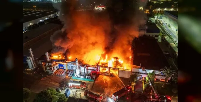 Manisa akü fabrikasında yangın