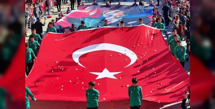 Manisa’da 29 Ekim’de Göksel konseri ve fener alayı