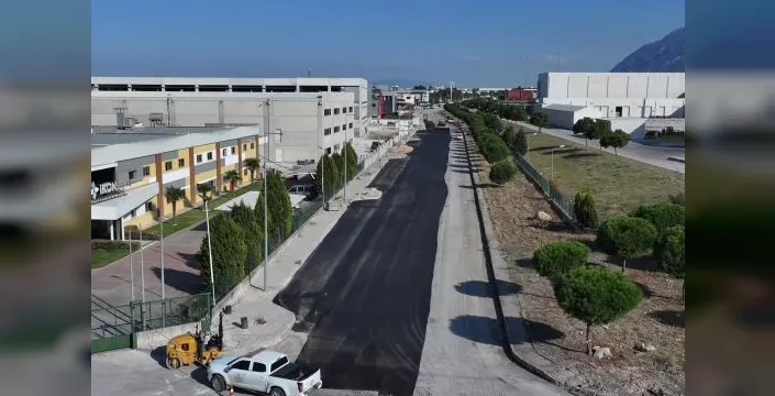 Manisa'da organize sanayi yolları asfaltlanıyor