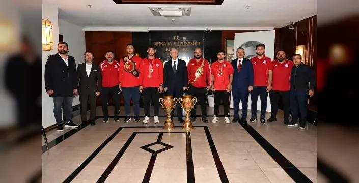 Mansur Yavaş, ASKİ Spor güreşçilerini ağırladı