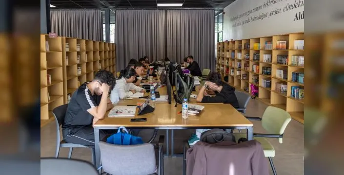 Mersin'de 17 okuma salonu öğrencilere destek oluyor
