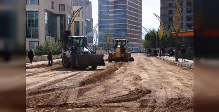Muş'ta SSK Caddesi'ndeki asfalt yenileme çalışmaları tamamlanıyor