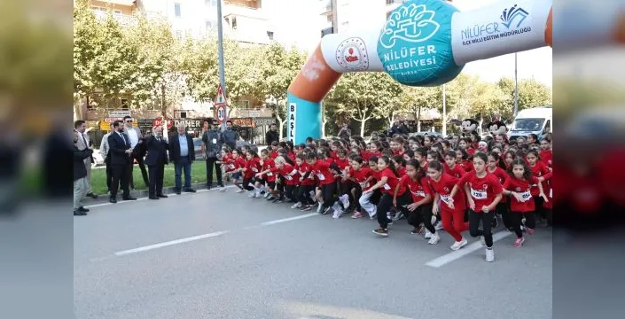 Nilüfer'de Cumhuriyet koşusunda 1749 öğrenci yarıştı