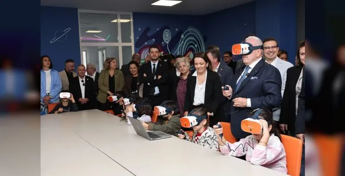 Nilüfer'de dijital deneyim merkezi açıldı