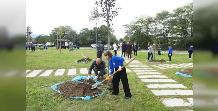 Öğrenciler, Melet Park'ta ağaç dikimi yaptı