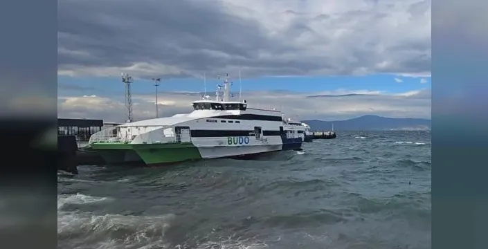 Olumsuz hava nedeniyle 4 deniz otobüsü seferi iptal edildi