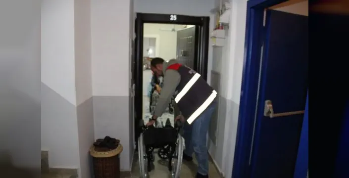 Ordu'da ihtiyaç sahiplerine tekerlekli sandalye yardımı
