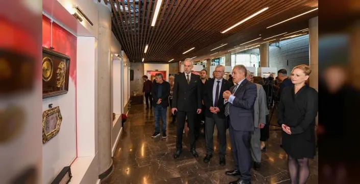 Osmangazi'de Cumhuriyet ve Atatürk temalı sergi açıldı