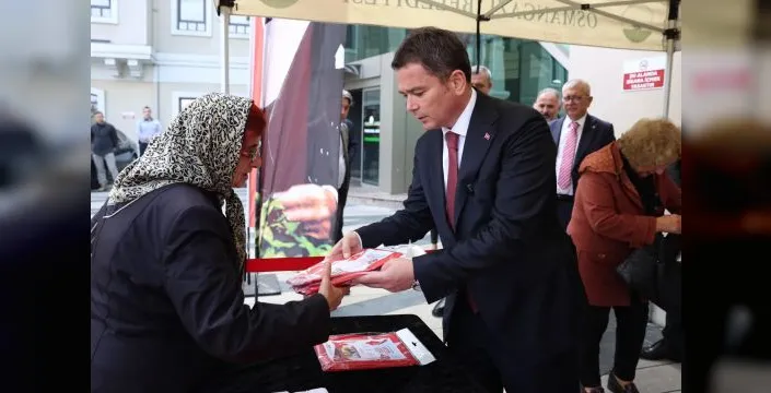 Osmangazi'de eski bayraklar yenileriyle değiştirildi