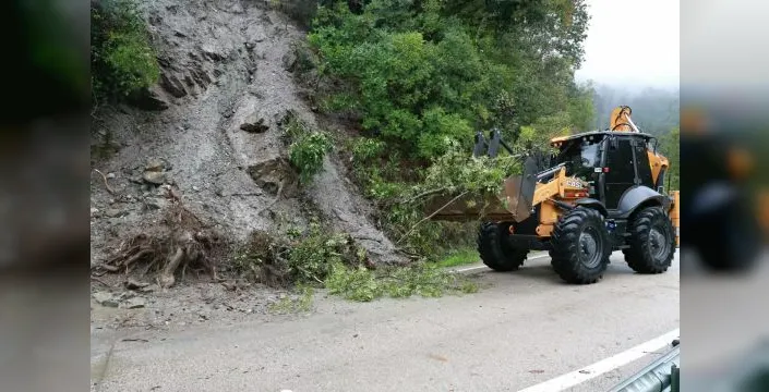 Osmangazi'de yağmur yol açtı, ekipler hemen müdahale etti