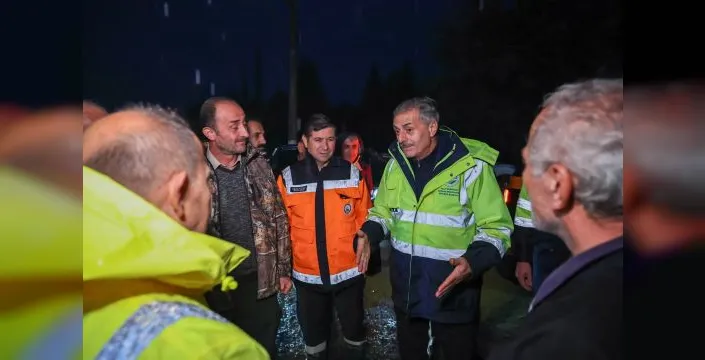 Sakarya'da Başkan Alemdar, taşkın bölgelerinde incelemelerde bulundu