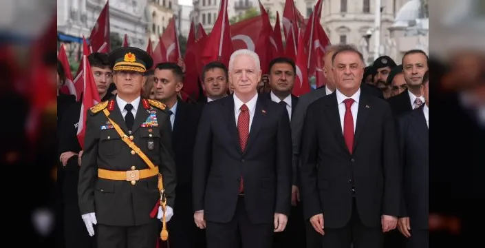 Taksim'de Cumhuriyet'in 103. yılı kutlandı