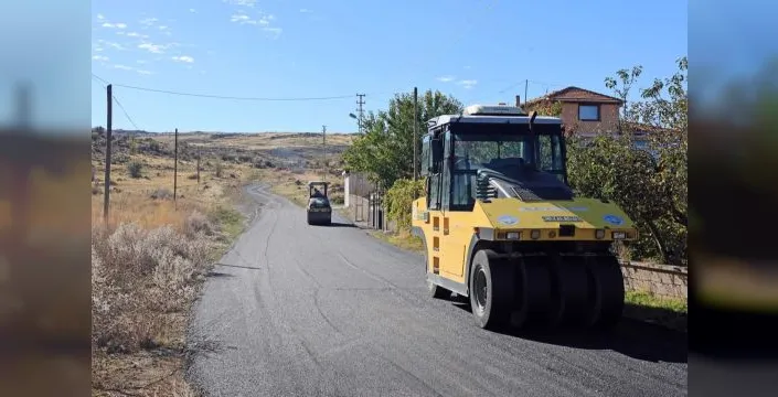 Talas'ta kırsal yollara asfalt ve parke