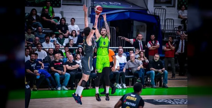 Tofaş, Petkimspor'a son anlarda yenildi