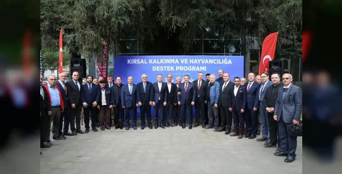 Trabzon'da 36 üreticiye 180 koyun dağıtıldı