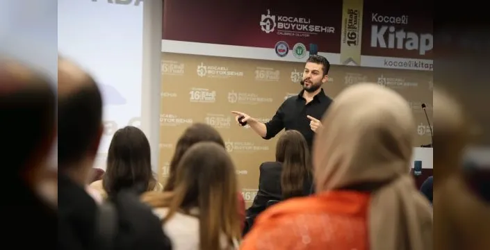 Ünlü eğitmenler gençlere başarı tüyoları verdi