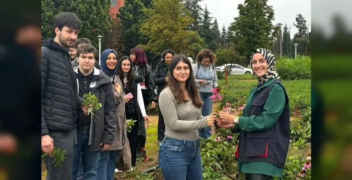Üsküdar Üniversitesi öğrencileri Kocaeli'de bitki üretimini inceledi