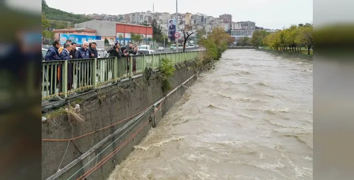 Vali Gül, Kağıthane'deki yağış sonrası inceleme yaptı