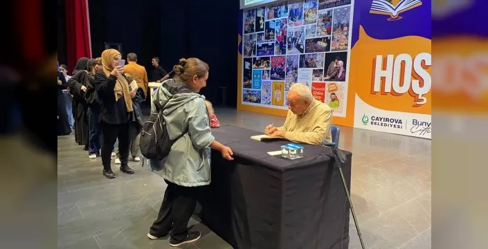 Vehbi Vakkasoğlu Çayırova'da okurlarıyla buluştu